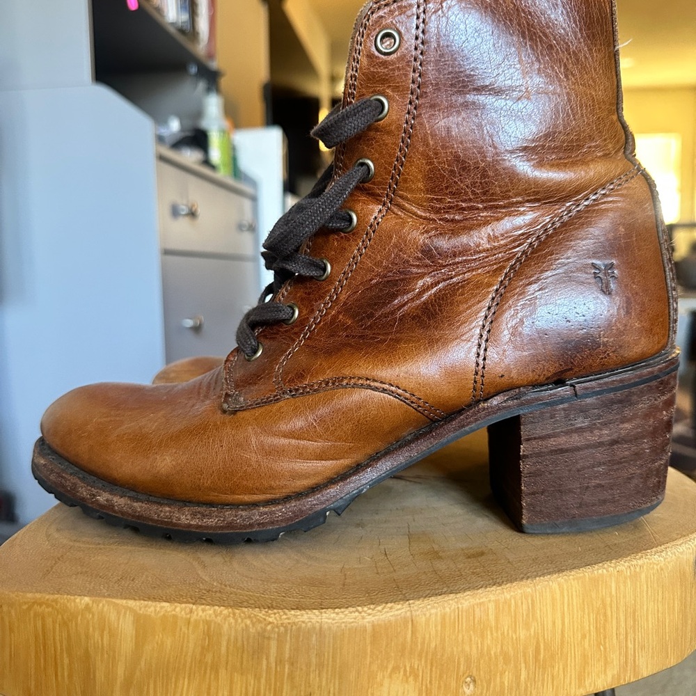 FRYE AND CO. Cognac Brown Leather Lace-Up Block Heel Boots